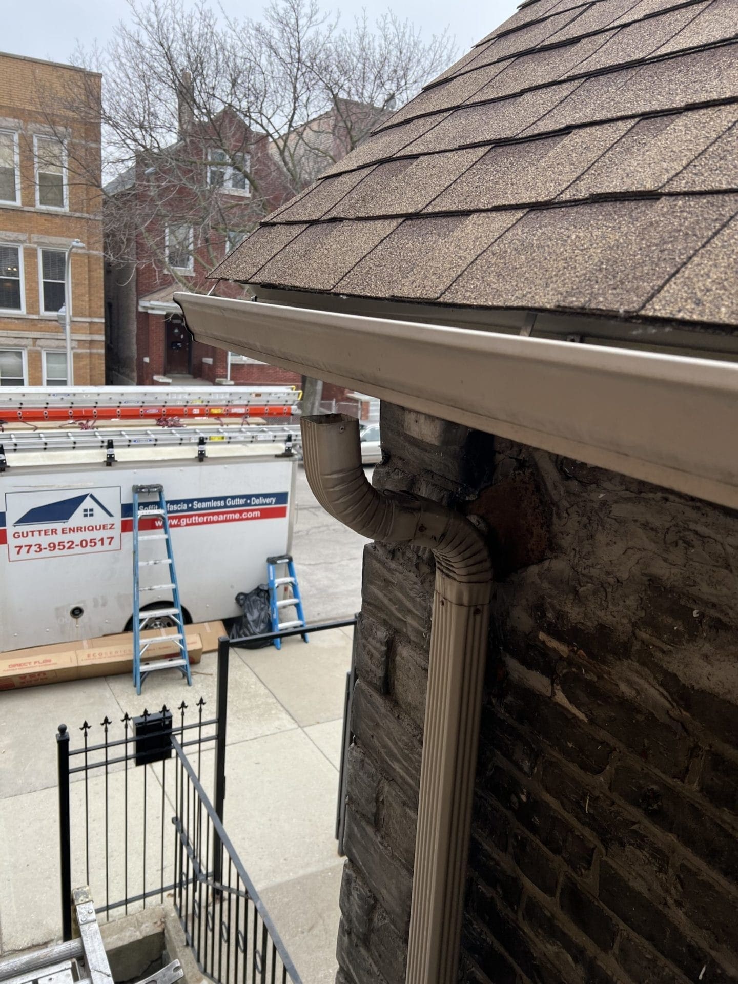 gutter services evanston illinois - seamless gutter installation Chicago illinois